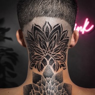 Tatuaje ornamental negro