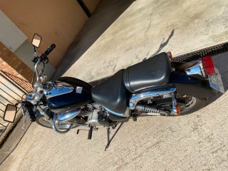 Suzuki Intruder 125 CC Negra