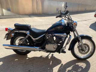 Suzuki Intruder 125 CC Negra