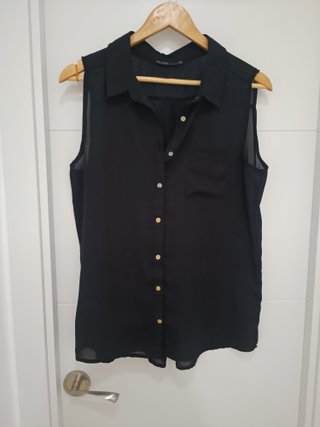 Blusa negra sin mangas