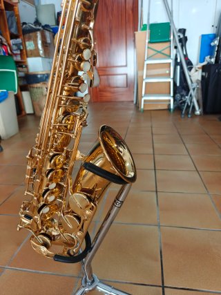 Saxo Yamaha YAS-275 con estuche y funda