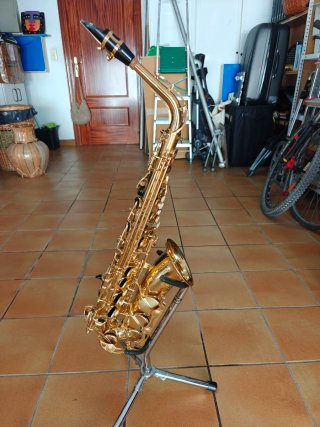 Saxo Yamaha YAS-275 con estuche y funda