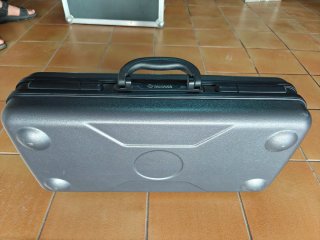 Saxo Yamaha YAS-275 con estuche y funda