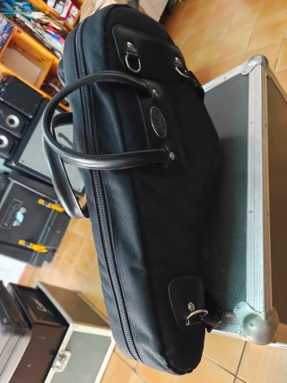 Saxo Yamaha YAS-275 con estuche y funda