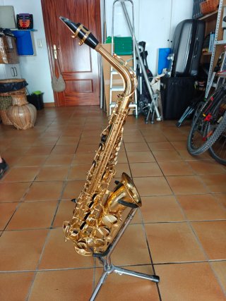 Saxo Yamaha YAS-275 con estuche y funda