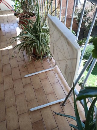 Tavolo pieghevole bianco in plastica