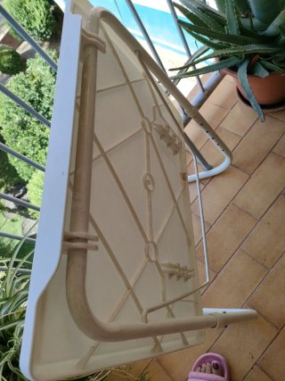 Tavolo pieghevole bianco in plastica