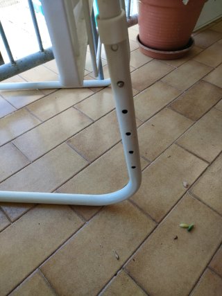Tavolo pieghevole bianco in plastica