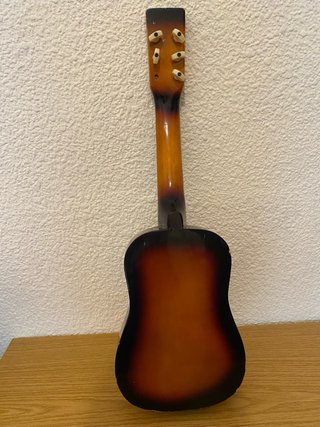Guitarra pequeña para arreglar