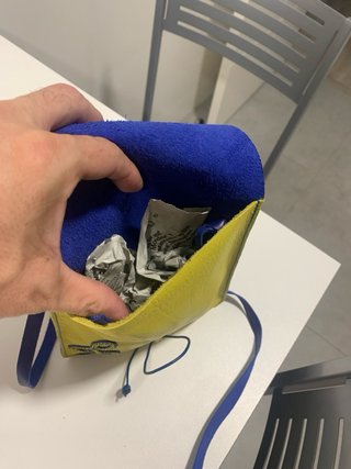 Bolso artesanal azul y amarillo