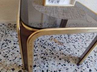 Mesita auxiliar cristal y metal dorada