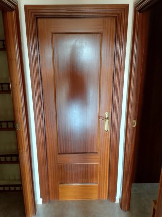 Puerta de madera interior
