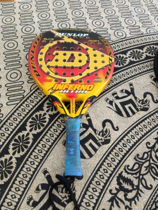 Pala de pádel Dunlop Inferno con funda