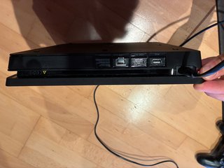 PS4 Slim 1TB + Controller + GTA V + FIFA 19