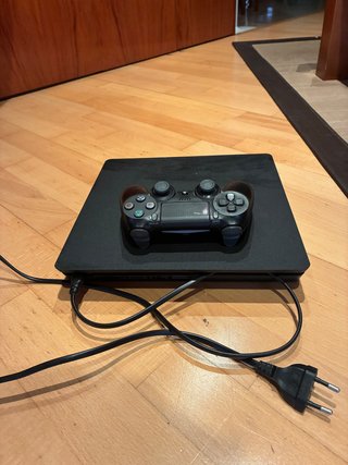 PS4 Slim 1TB + Controller + GTA V + FIFA 19