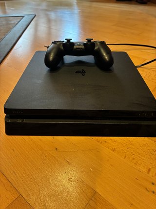 PS4 Slim 1TB + Controller + GTA V + FIFA 19