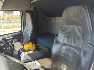 Volvo ATEGO 1524--CAMIONES CON GRUA