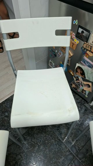 Sillas de plástico blancas