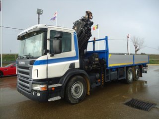 Scania P 360--CAMIONES CON GRUA