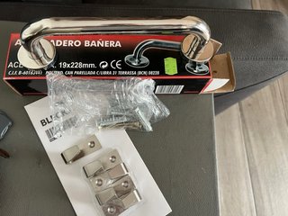 Agarre de baño y colgadores de acero