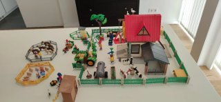 Granja Playmobil con figuras y accesorios
