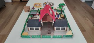Granja Playmobil con figuras y accesorios