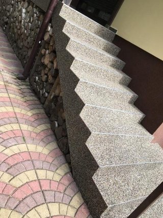 Suelo de resina epoxi .Alfombra de piedra