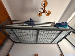 Litera IKEA metálica