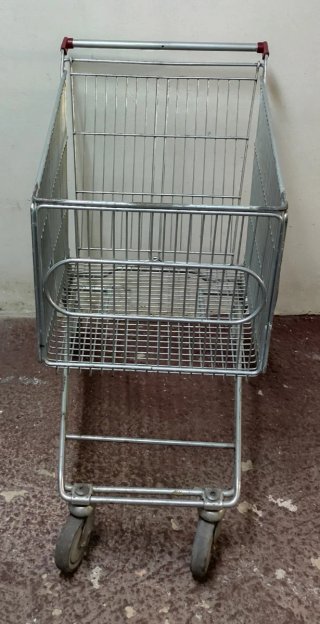CARRO SÚPER MUY NUEVO, PERFECTO ESTADO ESTÉTICO Y