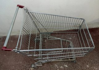 CARRO SÚPER MUY NUEVO, PERFECTO ESTADO ESTÉTICO Y