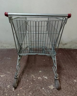 CARRO SÚPER MUY NUEVO, PERFECTO ESTADO ESTÉTICO Y