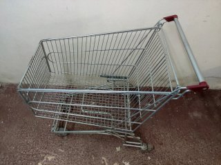 CARRO SÚPER MUY NUEVO, PERFECTO ESTADO ESTÉTICO Y