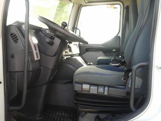 Volvo FL 240--CAMIONES CON GANCHO