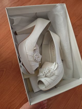 Zapatos Doriani tacón plataforma blancos talla 35