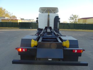 Volvo FL 240--CAMIONES CON GANCHO