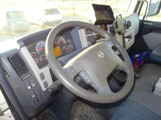 Volvo FL 240--CAMIONES CON GANCHO
