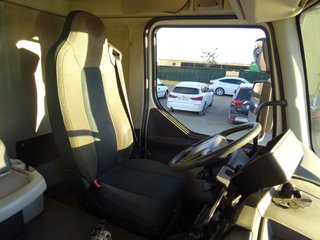 Volvo FL 240--CAMIONES CON GANCHO