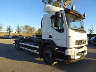 Volvo FL 240--CAMIONES CON GANCHO