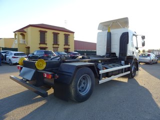 Volvo FL 240--CAMIONES CON GANCHO