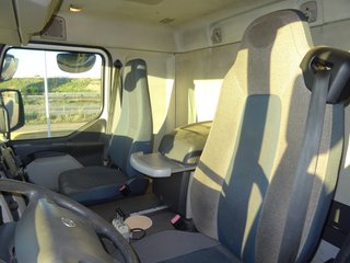 Volvo FL 240--CAMIONES CON GANCHO