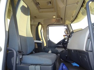 Volvo FL 240--CAMIONES CON GANCHO