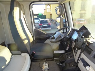 Volvo FL 240--CAMIONES CON GANCHO