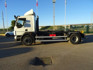 Volvo FL 240--CAMIONES CON GANCHO