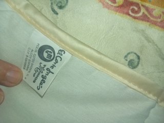 Edredón estampado floral beige y rosa