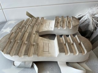 Sandalias Mustang Plata y Blanco