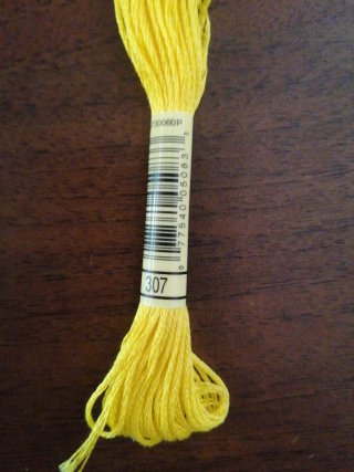 Filo da ricamo DMC giallo 307