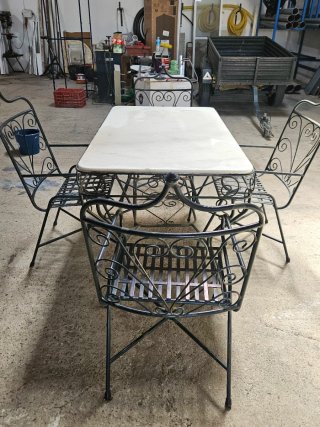 Mesa forja y 4 sillones mármol