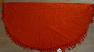 Colcha redonda naranja con flecos