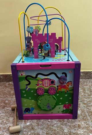 Cubo de actividades de madera