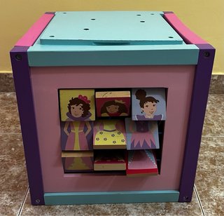 Cubo de actividades de madera